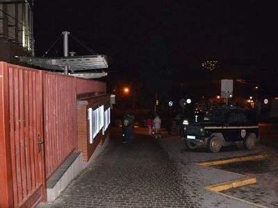 Возле консульства во Львове после взрыва. Фото: mvs.gov.ua
