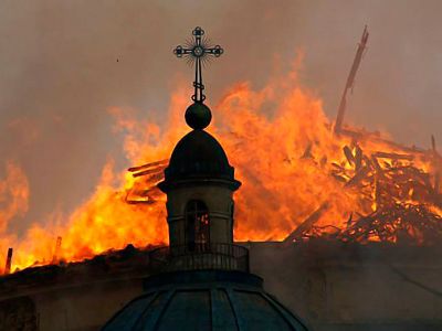 Церковь горит. Фото: obninskchess-ru