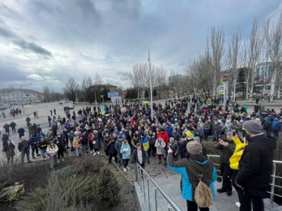 Митинг в оккупированном Мелитополе с требованием отпустить мэра города Ивана Фёдорова, март 2022 года. Фото: mv.org.ua