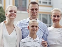 Алексей Навальный с супругой Юлией и детьми. Фото: Сергей Бобылев/ТАСС