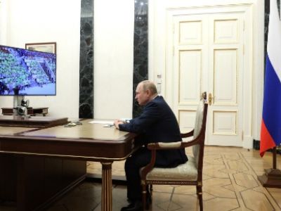 Владимир Путин беседует с детьми из Артека, 20.07.22. Фото: kremlin.ru