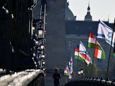 Украшенный мост в Будапеште перед визитом Биньямина Нетаньяху. Фото: Marton Monus / REUTERS